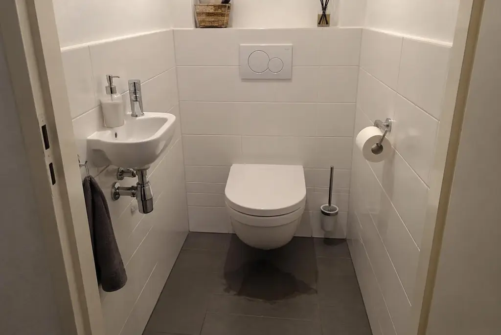 Lekdetectie Ermelo – natte vloer bij een toilet
